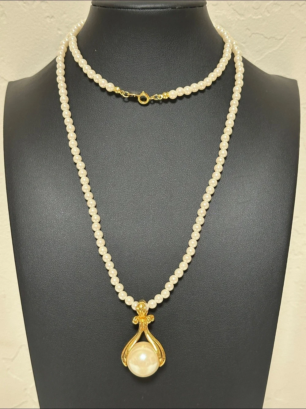 NR Avon Faux Pearl Drop Pendant Vintage Necklace